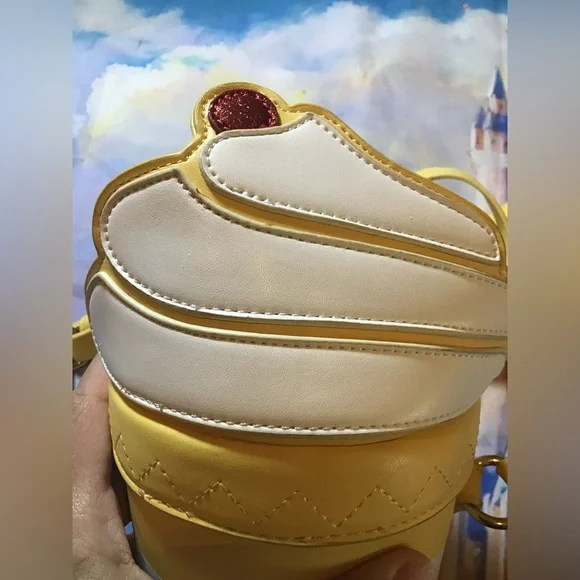 Cakeworthy dole whip purse limited release crossbody -preowned - Picture 2 of 10